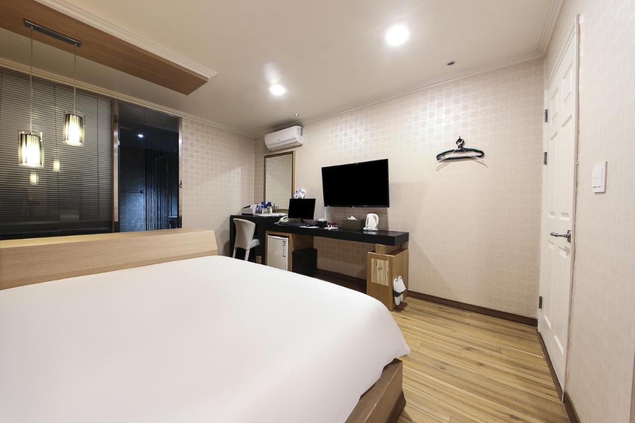 Central Hotel Changwon Exterior photo