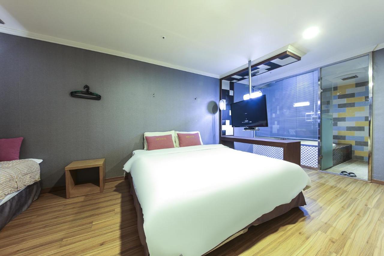 Central Hotel Changwon Exterior photo