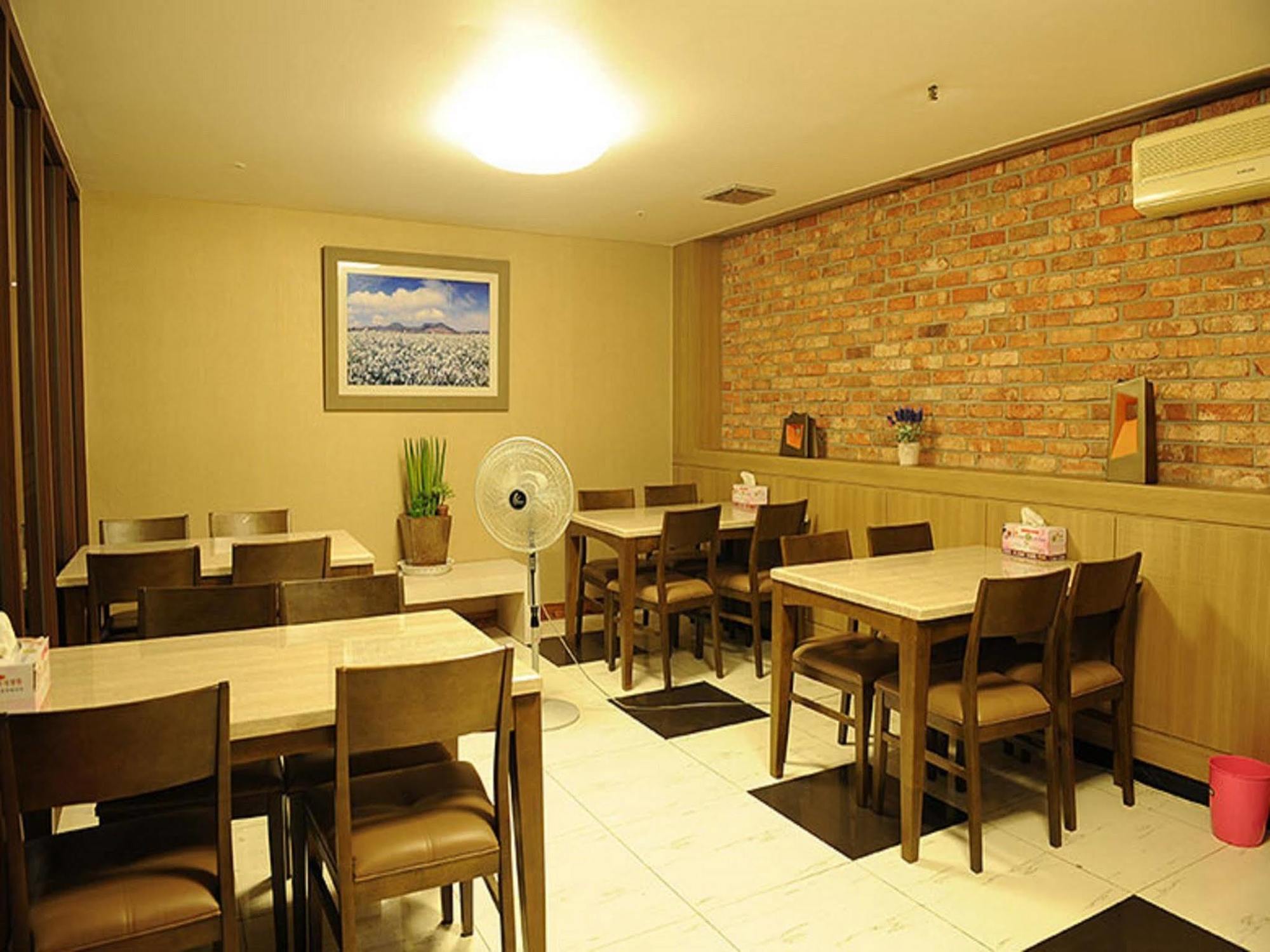 Central Hotel Changwon Exterior photo