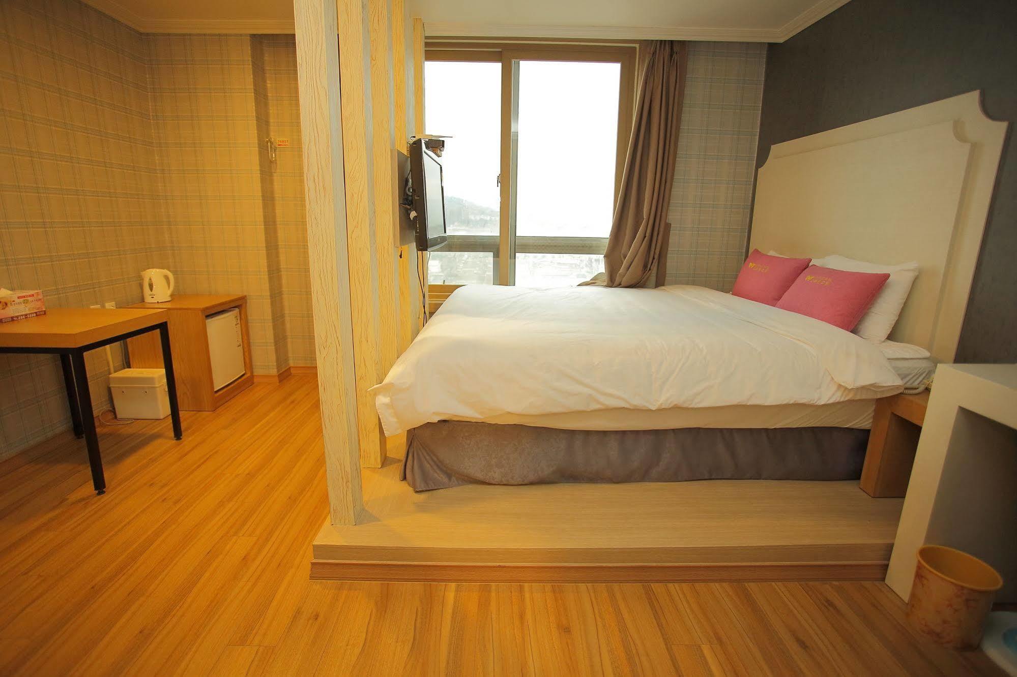 Central Hotel Changwon Exterior photo