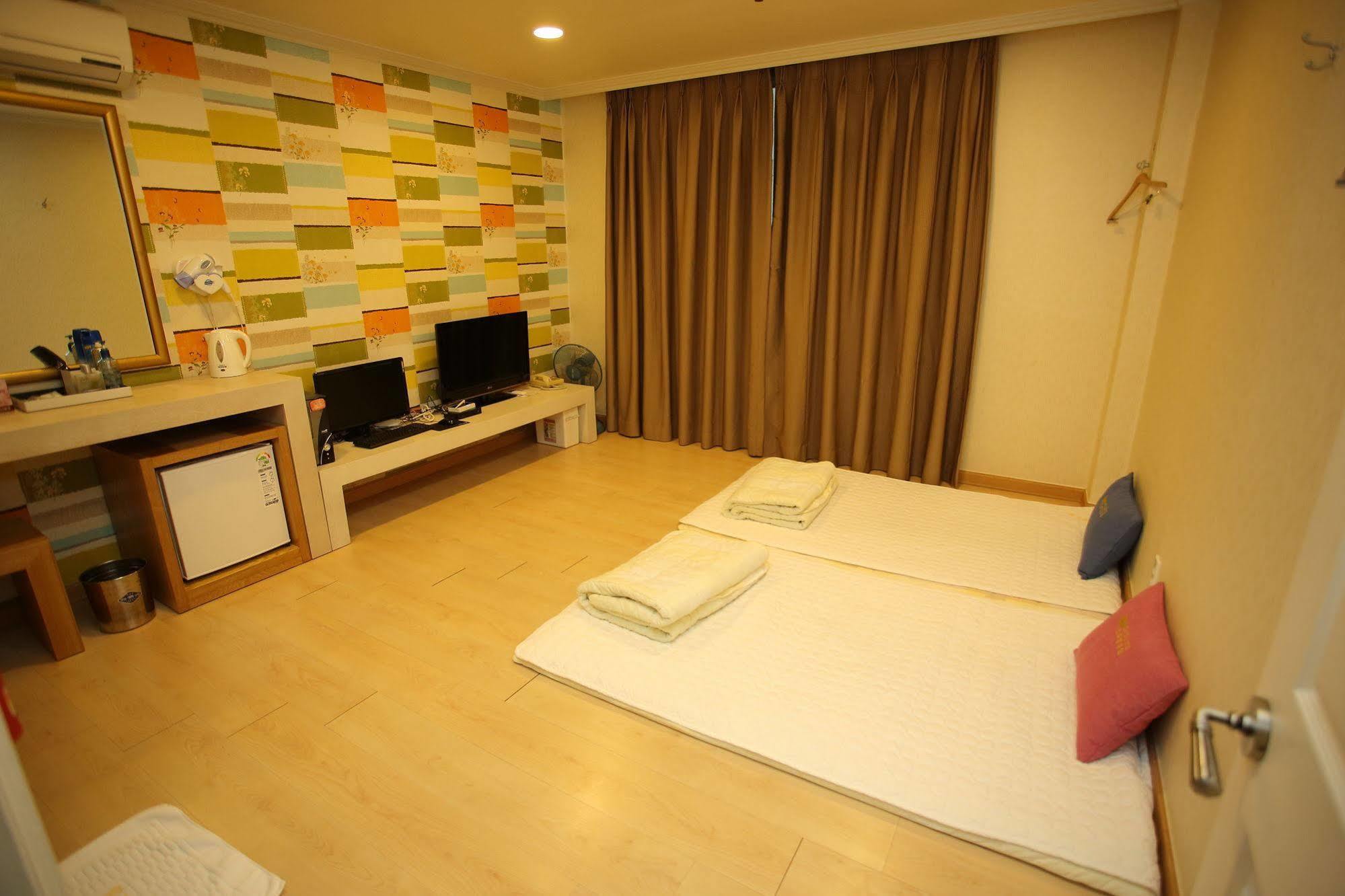 Central Hotel Changwon Exterior photo