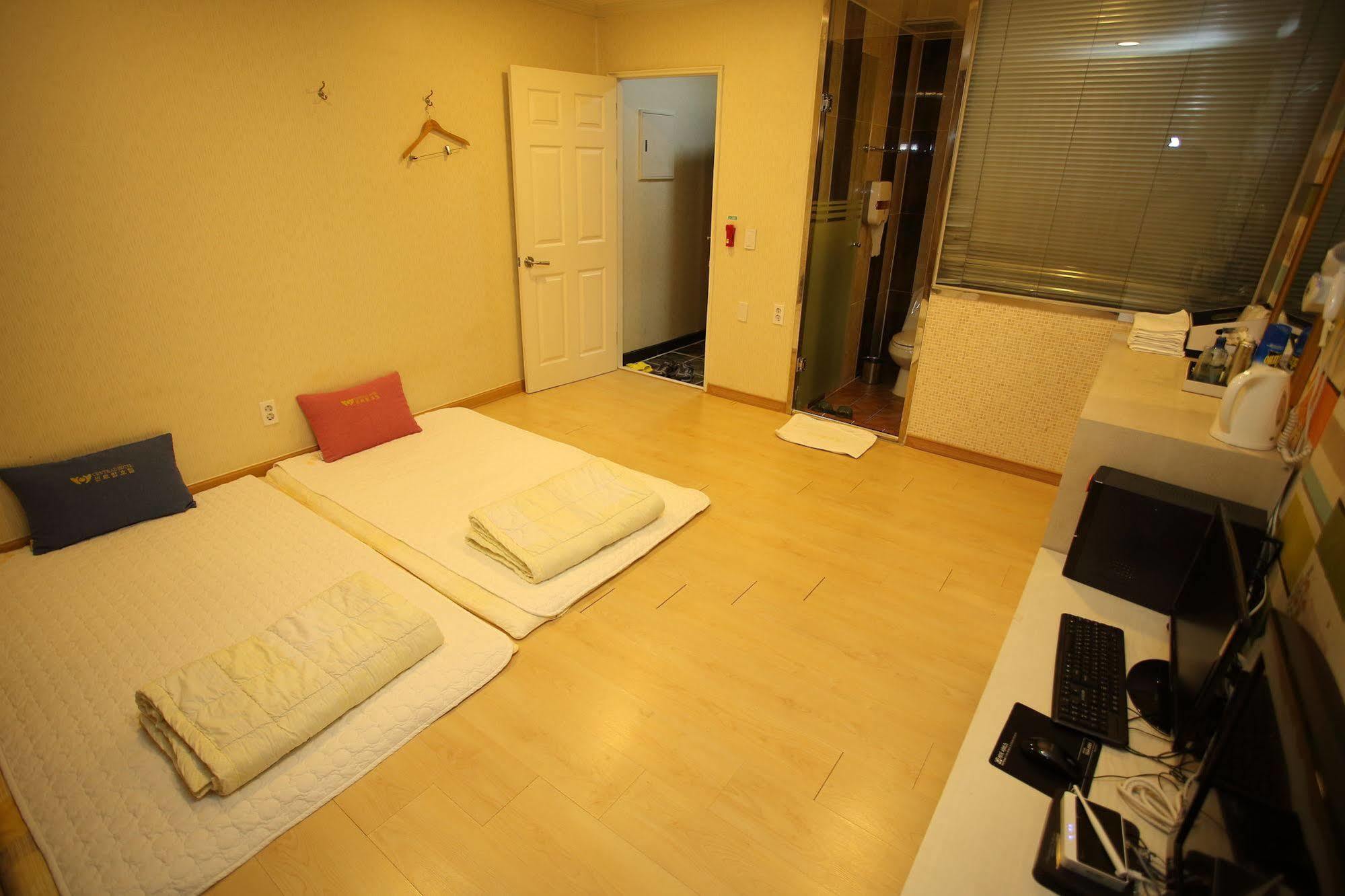Central Hotel Changwon Exterior photo