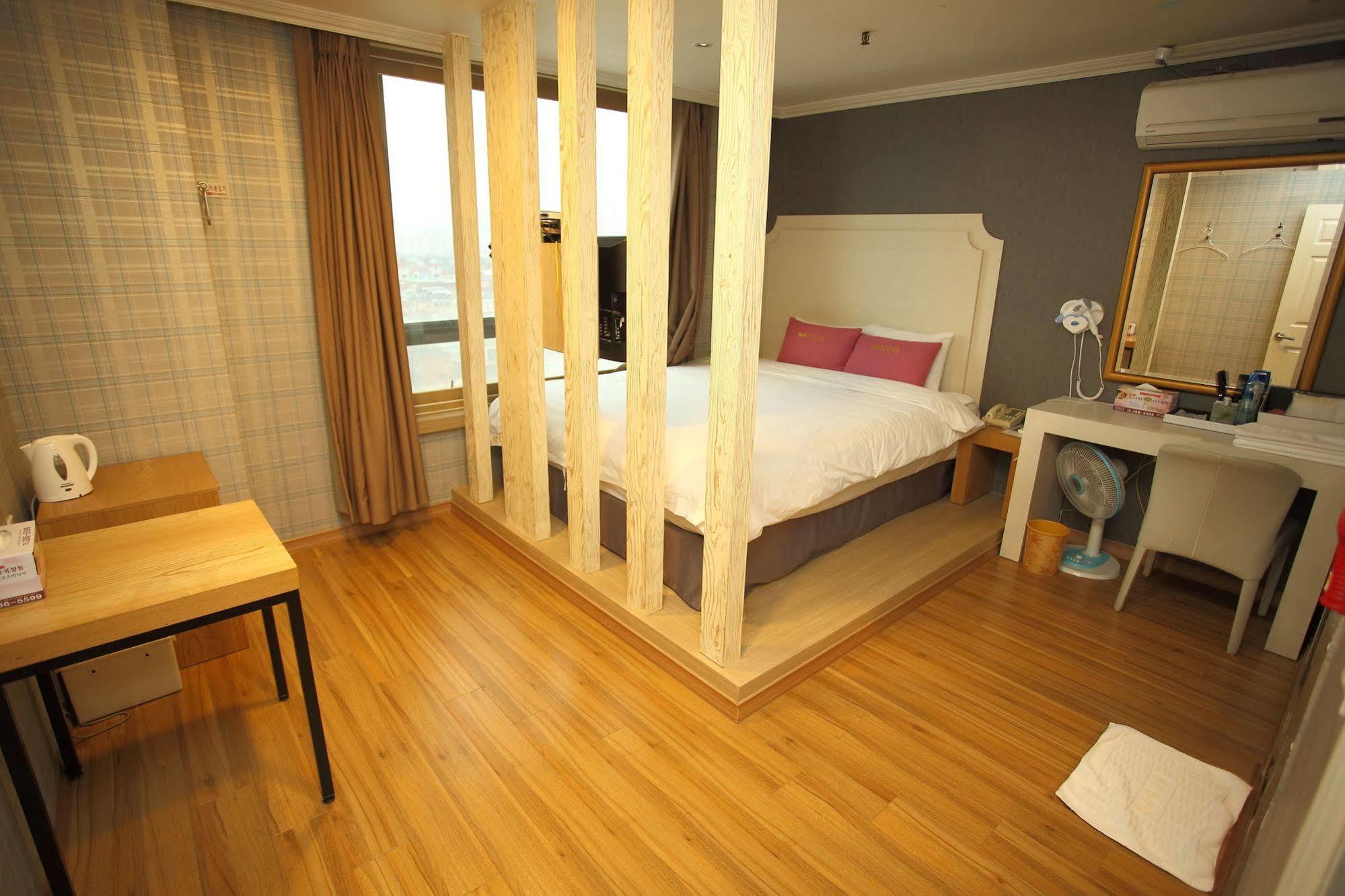 Central Hotel Changwon Exterior photo